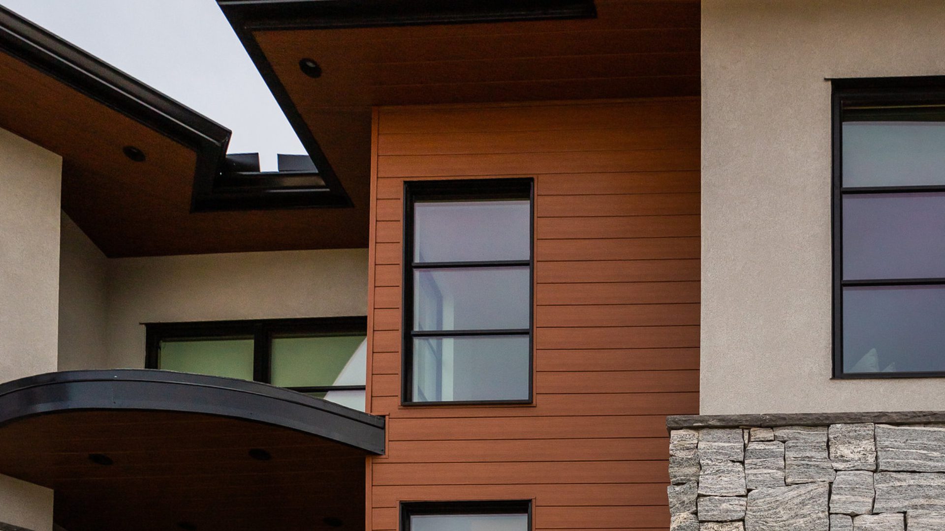 Woodgrain Aluminum Siding vs. Vinyl Siding FastPlank Systems